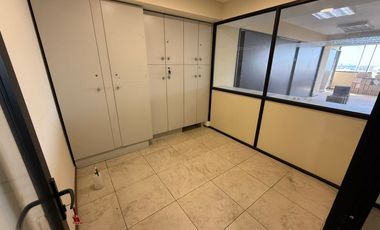 OFICINA MEDIO PISO COMPLETO EN CENTRO DE VALPARAÍSO