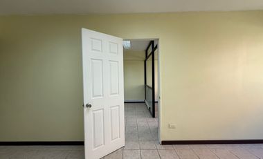 OFICINA CON 2 PRIVADOS 2 BAÑOS EN CENTRO DE VALPARAÍSO