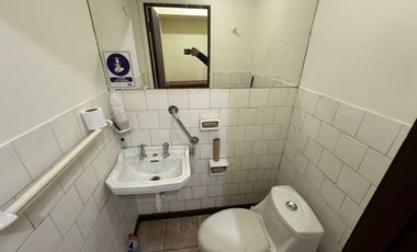 OFICINA CON 2 PRIVADOS 2 BAÑOS EN CENTRO DE VALPARAÍSO