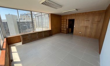 OFICINA CON VISTA AL MAR EN VALPARAÍSO