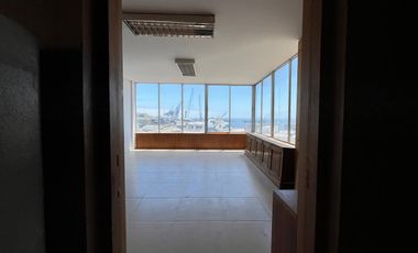OFICINA CON VISTA AL MAR EN VALPARAÍSO