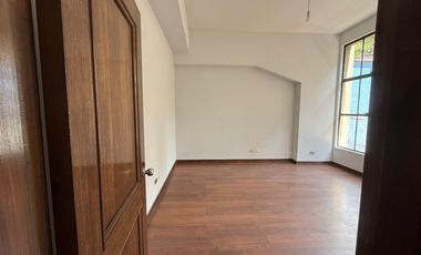 OFICINA DE 2 PRIVADOS CON BAÑO AFUERA EN VALPARAÍSO