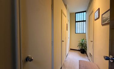 OFICINA DE 2 PRIVADOS CON BAÑO AFUERA EN VALPARAÍSO