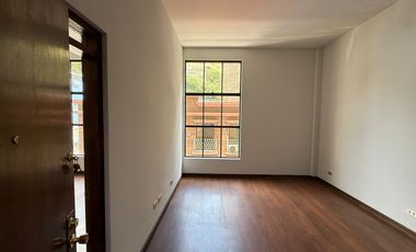 OFICINA DE 2 PRIVADOS CON BAÑO AFUERA EN VALPARAÍSO