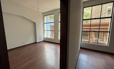 OFICINA DE 2 PRIVADOS CON BAÑO AFUERA EN VALPARAÍSO