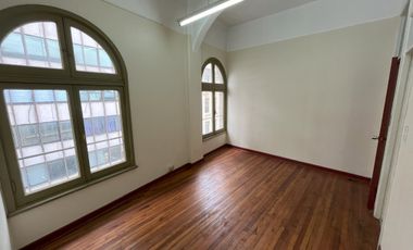 ARRIENDO OFICINA 2 PRIVADOS EN CENTRO VALPARAÍSO