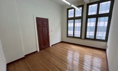 ARRIENDO LUMINOSA OFICINA 2 PRIVADOS CENTRO VALPARAÍSO