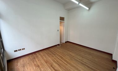 ARRIENDO LUMINOSA OFICINA 2 PRIVADOS CENTRO VALPARAÍSO