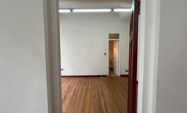 ARRIENDO LUMINOSA OFICINA 2 PRIVADOS CENTRO VALPARAÍSO