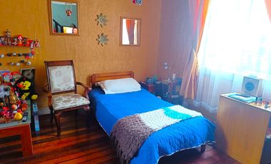 SE VENDE CASA 4D 2B UBICADA EN CERRO BARON VALPARAISO