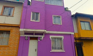 SE VENDE CASA 4D 2B UBICADA EN CERRO BARON VALPARAISO