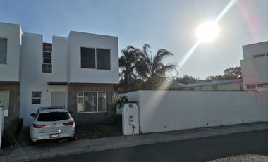Paseos del Bosque 3 recámaras sala de tv, en esquina condominio con alberca