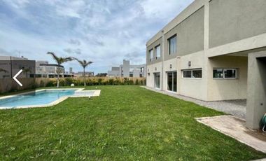 CASA EN VENTA 3AMB -C/ PILETA- LAGOS DE CANNING - CANNING