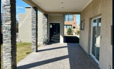 CASA EN VENTA 3AMB -C/ PILETA- LAGOS DE CANNING - CANNING