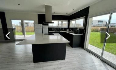 CASA EN VENTA 3AMB -C/ PILETA- LAGOS DE CANNING - CANNING