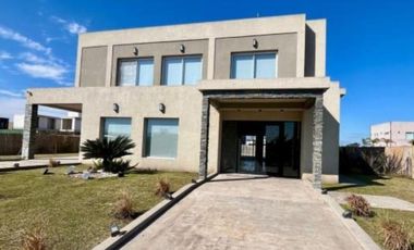CASA EN VENTA 3AMB -C/ PILETA- LAGOS DE CANNING - CANNING
