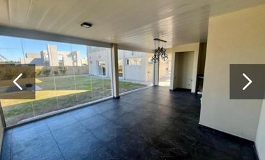 CASA EN VENTA 3AMB -C/ PILETA- LAGOS DE CANNING - CANNING