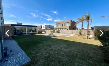 CASA EN VENTA 3AMB -C/ PILETA- LAGOS DE CANNING - CANNING