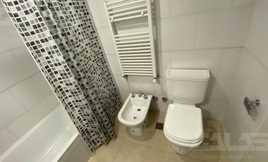Departamento monoambiente-Ituzaingó Norte Centro-Cochera-