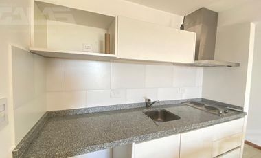 Departamento monoambiente-Ituzaingó Norte Centro-Cochera-