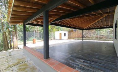 Arriendo hermosa casa campestre Envigado sector Antillas
