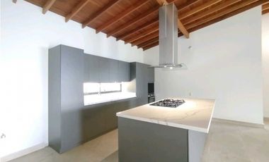 Arriendo hermosa casa campestre Envigado sector Antillas