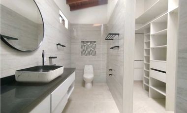 Arriendo hermosa casa campestre Envigado sector Antillas