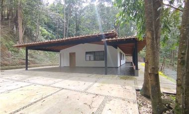 Arriendo hermosa casa campestre Envigado sector Antillas