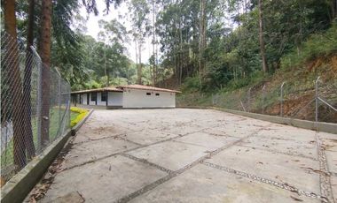 Arriendo hermosa casa campestre Envigado sector Antillas