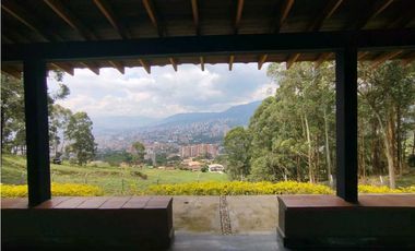 Arriendo hermosa casa campestre Envigado sector Antillas