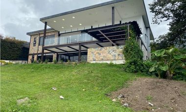 Venta de casa campestre en el Carmen de Viboral
