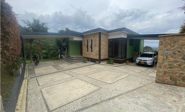 Venta de casa campestre en el Carmen de Viboral
