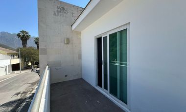 VENTA DE CASA EN AUREA ZONA SIERRA ALTA AL SUR DE MONTERREY