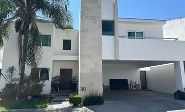 VENTA DE CASA EN AUREA ZONA SIERRA ALTA AL SUR DE MONTERREY