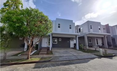 Venta de casa en Brisas del Golf Norte (PH Victoria) GTA
