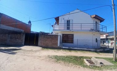 VENTA CASA 5 AMBIENTES  LIBERTAD MERLO  PERMUTA