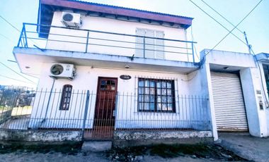 VENTA CASA 5 AMBIENTES  LIBERTAD MERLO  PERMUTA