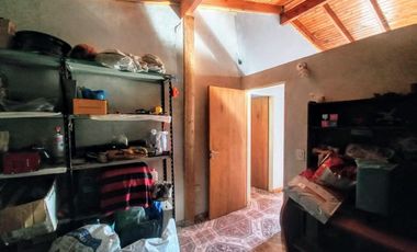 VENTA CASA 5 AMBIENTES  LIBERTAD MERLO  PERMUTA