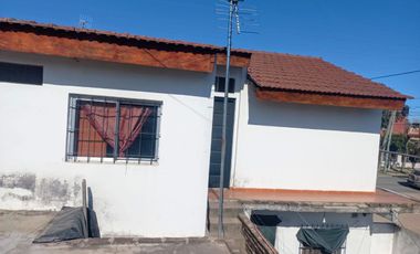 VENTA CASA 5 AMBIENTES  LIBERTAD MERLO  PERMUTA