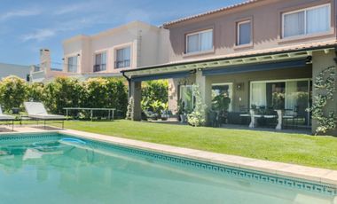 VENTA HERMOSA CASA EN TIPAS NORDELTA LOTE INTERNO