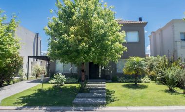 VENTA HERMOSA CASA EN TIPAS NORDELTA LOTE INTERNO