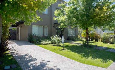 VENTA HERMOSA CASA EN TIPAS NORDELTA LOTE INTERNO