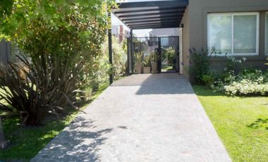 VENTA HERMOSA CASA EN TIPAS NORDELTA LOTE INTERNO