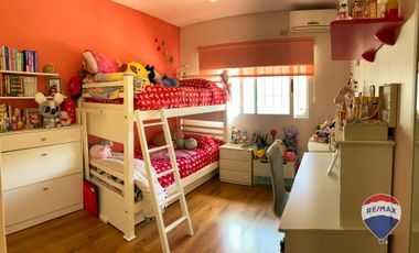 CASA 4 AMBIENTES EN VENTA  MONTE GRANDE C PARQUE