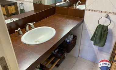 CASA 4 AMBIENTES EN VENTA  MONTE GRANDE C PARQUE