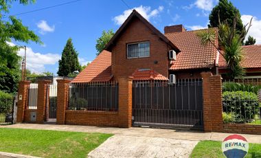 CASA 4 AMBIENTES EN VENTA  MONTE GRANDE C PARQUE