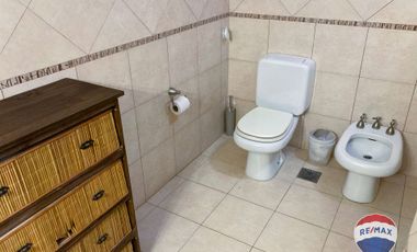 CASA 4 AMBIENTES EN VENTA  MONTE GRANDE C PARQUE