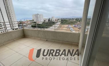 MARINA OCEANO AÑO CORRIDO CERCA DEL MAR