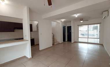 Casa en Venta en Dream Lagoons, Apodaca | 3 Recámaras, Frente a la Alberca