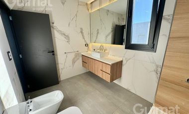 Excelente Casa en Acacias, Puertos del Lago 728m2 de lote.